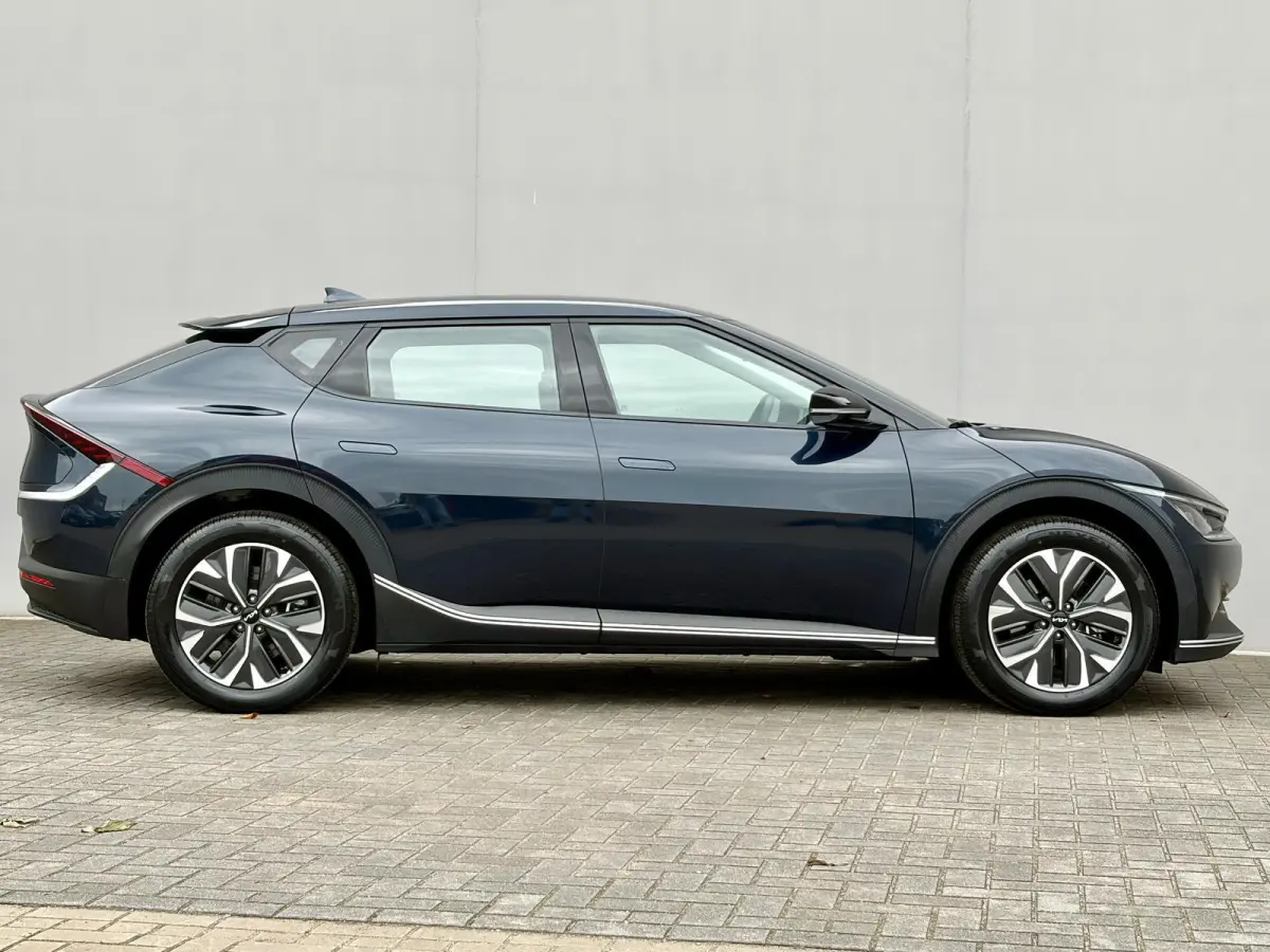 Edition 77.4 kWh / SOH 100% / Fabrieksgarantie t/m 05-2032 / 1.600 kg trekgewicht / Android Auto & Apple Carplay / Navigatie / Cruise Control Adaptief / Climate Control / DAB / Draadloze Tel