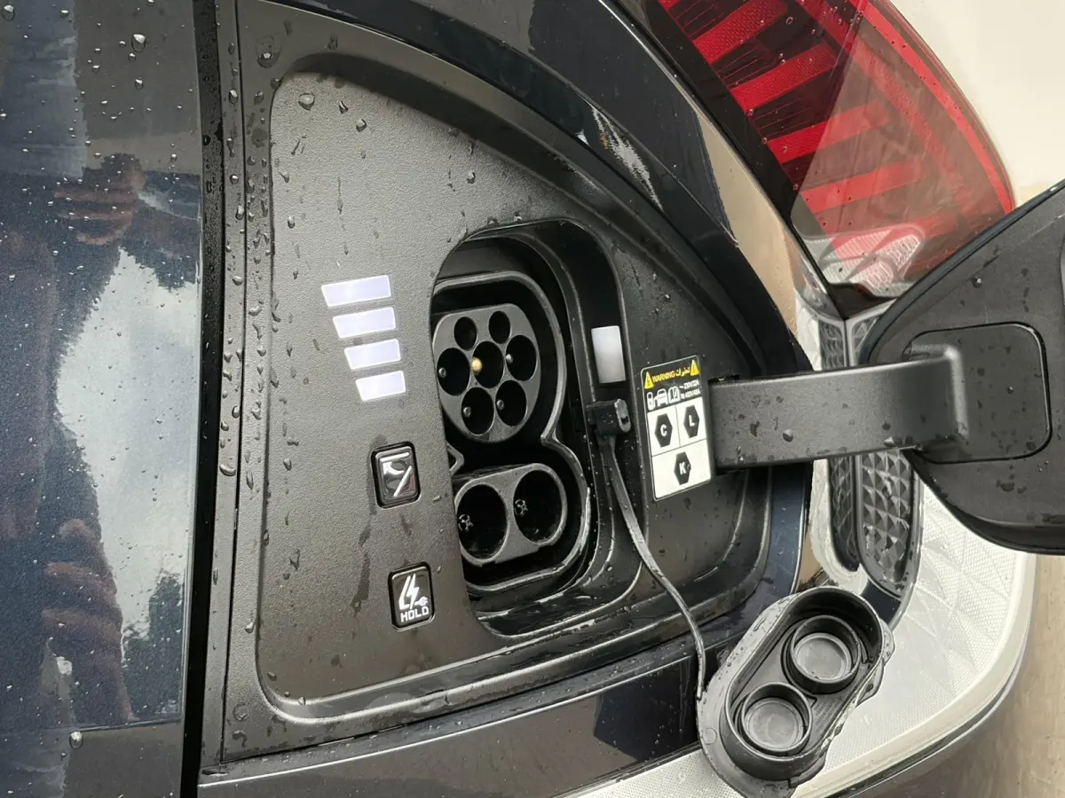 Edition 77.4 kWh / SOH 100% / Fabrieksgarantie t/m 05-2032 / 1.600 kg trekgewicht / Android Auto & Apple Carplay / Navigatie / Cruise Control Adaptief / Climate Control / DAB / Draadloze Tel