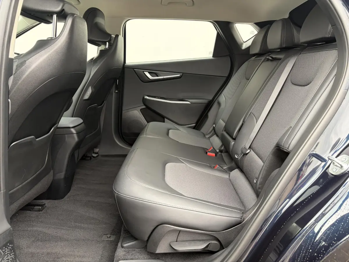 Edition 77.4 kWh / SOH 100% / Fabrieksgarantie t/m 05-2032 / 1.600 kg trekgewicht / Android Auto & Apple Carplay / Navigatie / Cruise Control Adaptief / Climate Control / DAB / Draadloze Tel