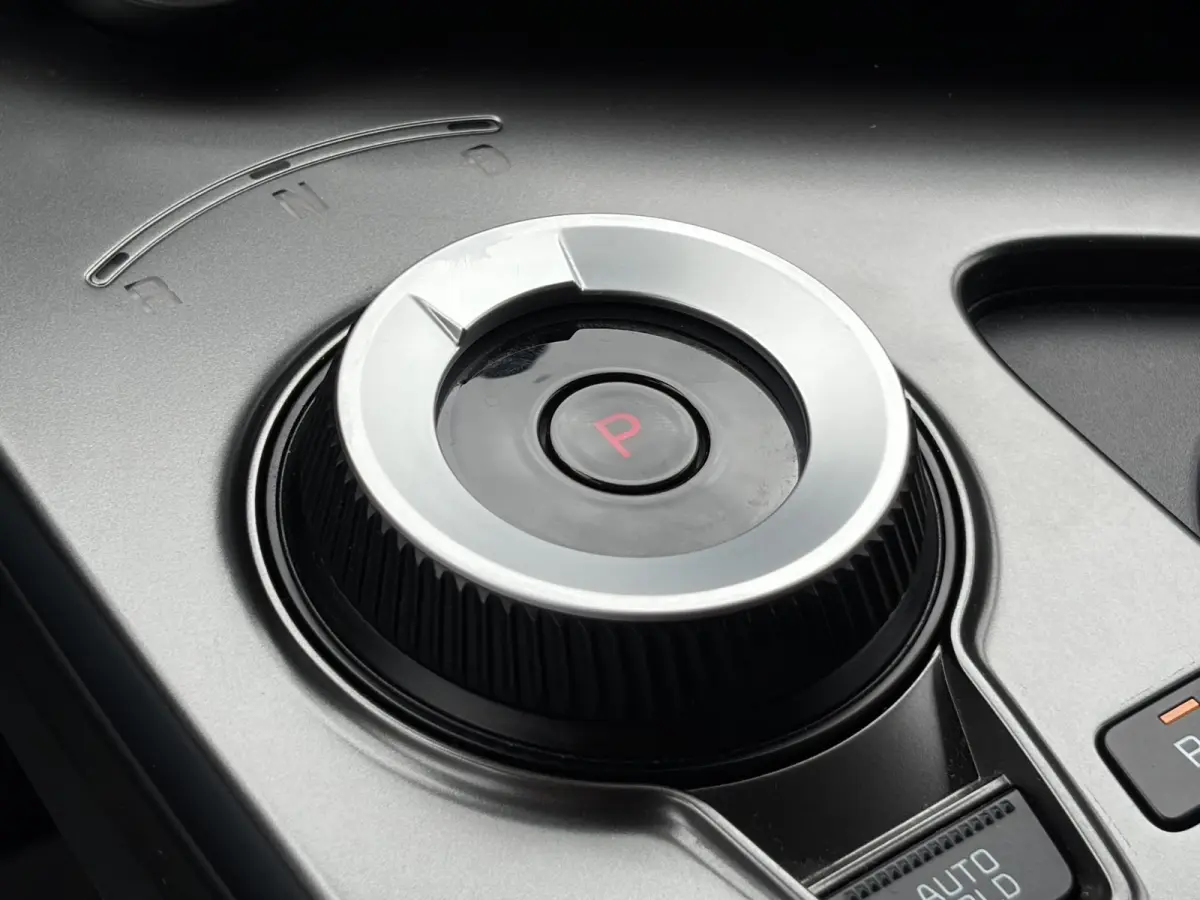 Edition 77.4 kWh / SOH 100% / Fabrieksgarantie t/m 05-2032 / 1.600 kg trekgewicht / Android Auto & Apple Carplay / Navigatie / Cruise Control Adaptief / Climate Control / DAB / Draadloze Tel