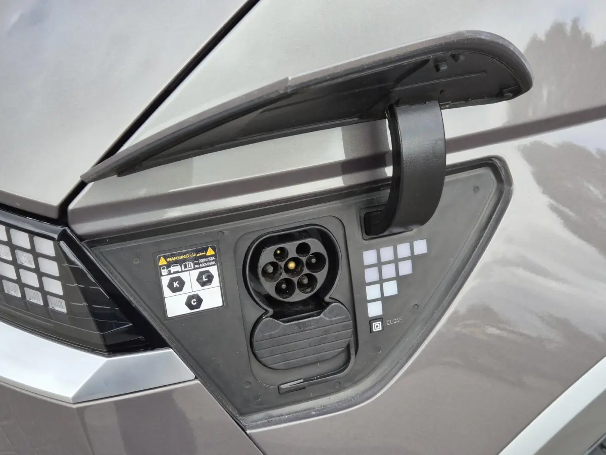 Connect 73kWh / SOH 100% / Fabrieksgarantie tot 05-2027 / Trekgewicht 1600 kg / CCS snelladen / Warmtepomp / WLTP bereik 481 km bereik stad 686 km / Stuur- Stoel & Achterbank verwarming / Ad
