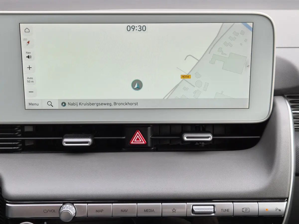 Connect 73kWh / SOH 100% / Fabrieksgarantie tot 05-2027 / Trekgewicht 1600 kg / CCS snelladen / Warmtepomp / WLTP bereik 481 km bereik stad 686 km / Stuur- Stoel & Achterbank verwarming / Ad