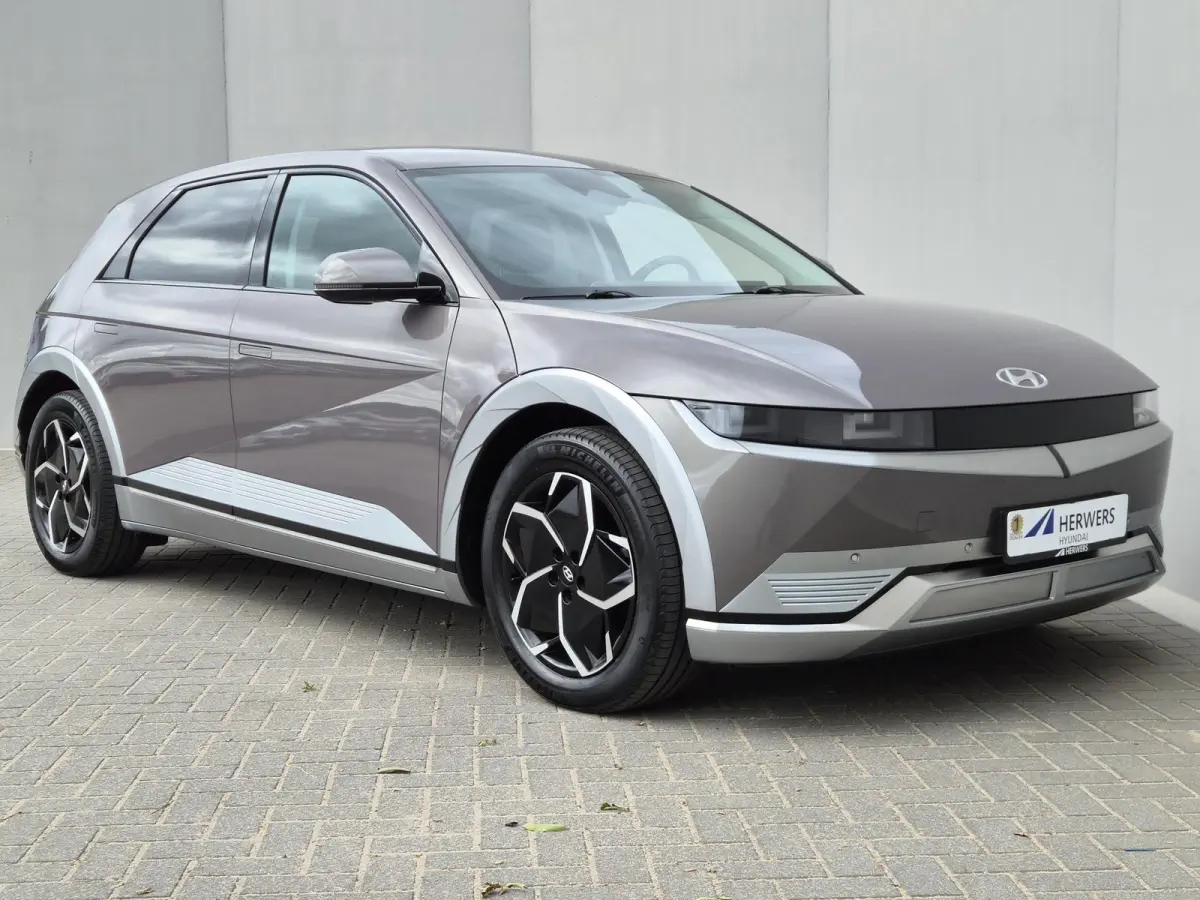 Connect 73kWh / SOH 100% / Fabrieksgarantie tot 05-2027 / Trekgewicht 1600 kg / CCS snelladen / Warmtepomp / WLTP bereik 481 km bereik stad 686 km / Stuur- Stoel & Achterbank verwarming / Ad