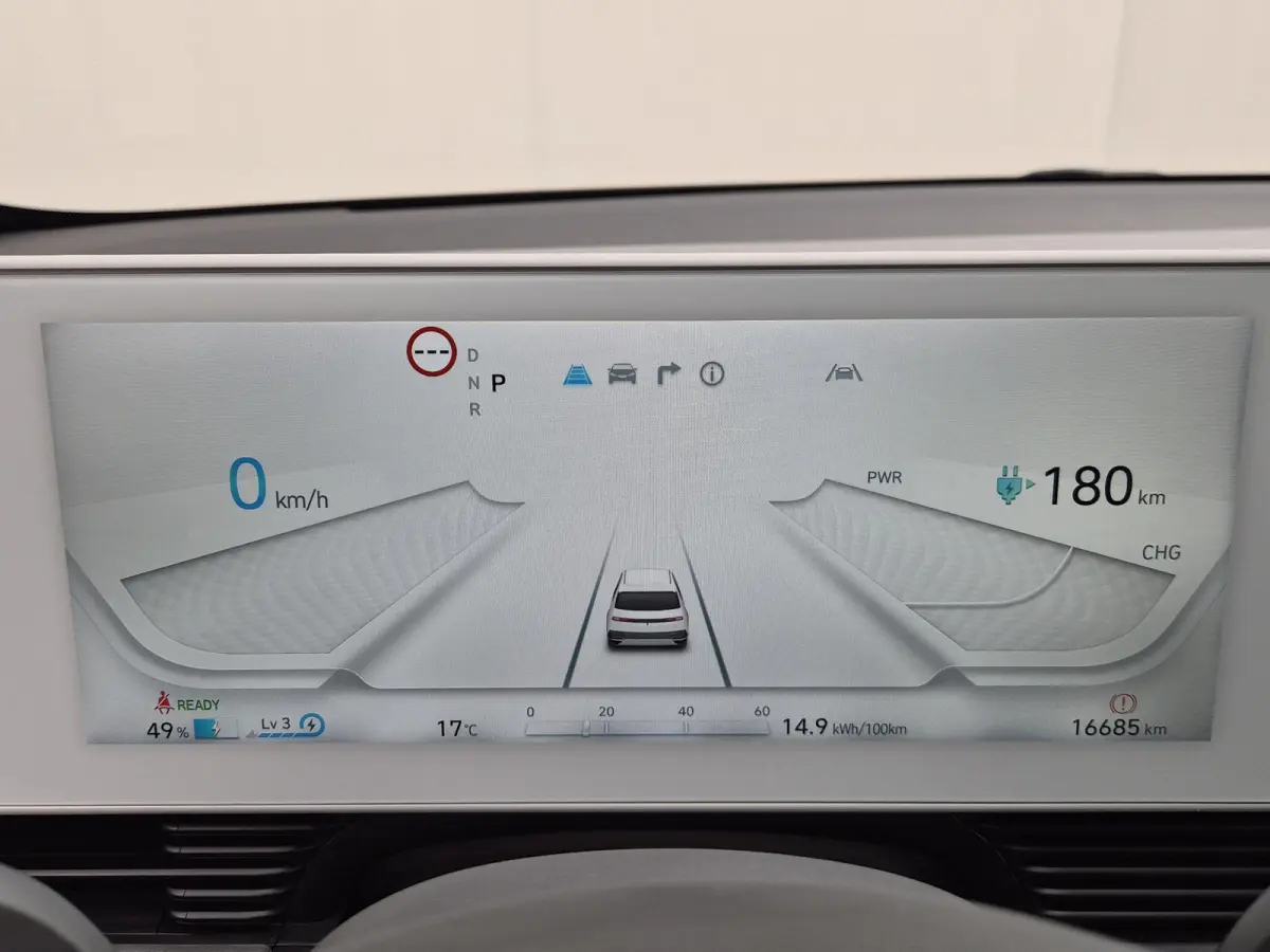 Connect 73kWh / SOH 100% / Fabrieksgarantie tot 05-2027 / Trekgewicht 1600 kg / CCS snelladen / Warmtepomp / WLTP bereik 481 km bereik stad 686 km / Stuur- Stoel & Achterbank verwarming / Ad