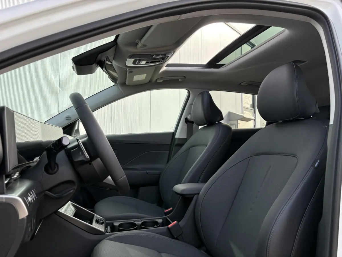 1.6 GDI HEV Premium Sky / Demo Deal / Trekhaak Afneembaar 13-Polig / Stoelverkoeling / Stoelverwarming Voor + Achter / 360 camera / Navigatie / BOSE Audio /