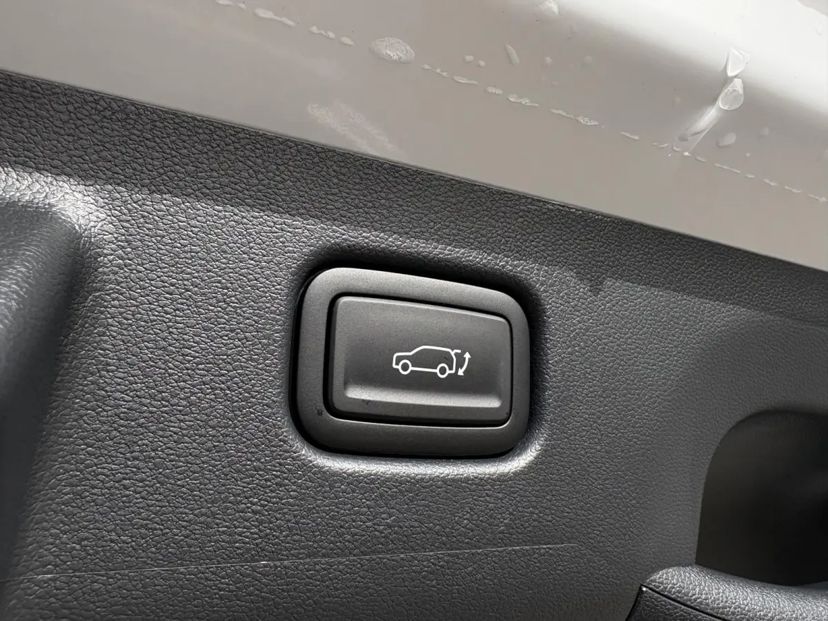 1.6 GDI HEV Premium Sky / Demo Deal / Trekhaak Afneembaar 13-Polig / Stoelverkoeling / Stoelverwarming Voor + Achter / 360 camera / Navigatie / BOSE Audio /