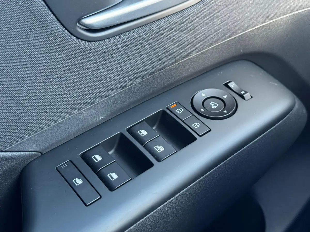 Comfort 64.8 kWh / 4000 Voordeel / Achteruitrijcamera / Dynamische Navigatie / Adaptive Cruise Control / Climate Control / Lichtmetalen Velgen /