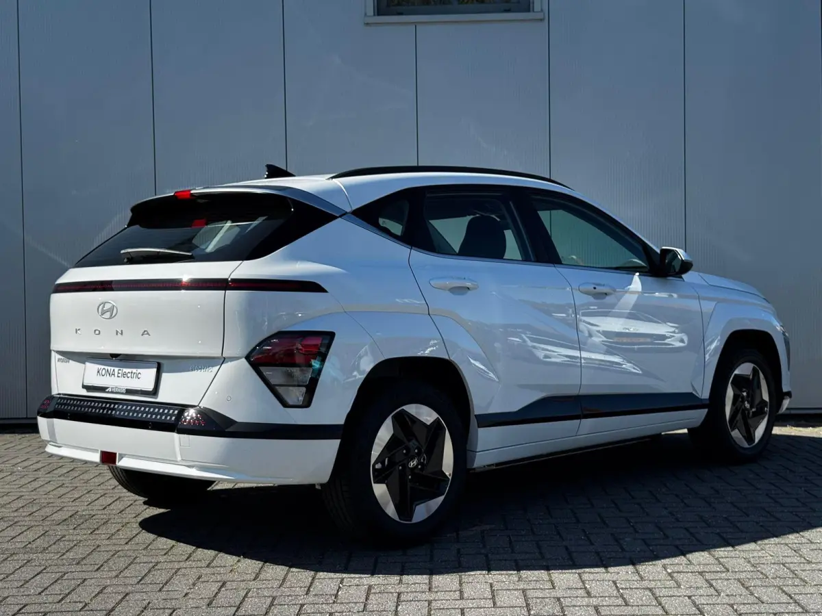 Comfort 64.8 kWh / 4000 Voordeel / Achteruitrijcamera / Dynamische Navigatie / Adaptive Cruise Control / Climate Control / Lichtmetalen Velgen /