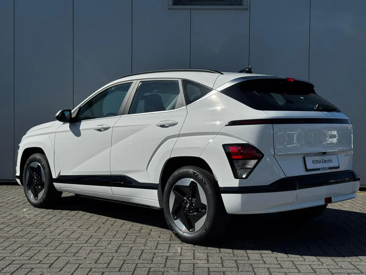 Comfort 64.8 kWh / 4000 Voordeel / Achteruitrijcamera / Dynamische Navigatie / Adaptive Cruise Control / Climate Control / Lichtmetalen Velgen /