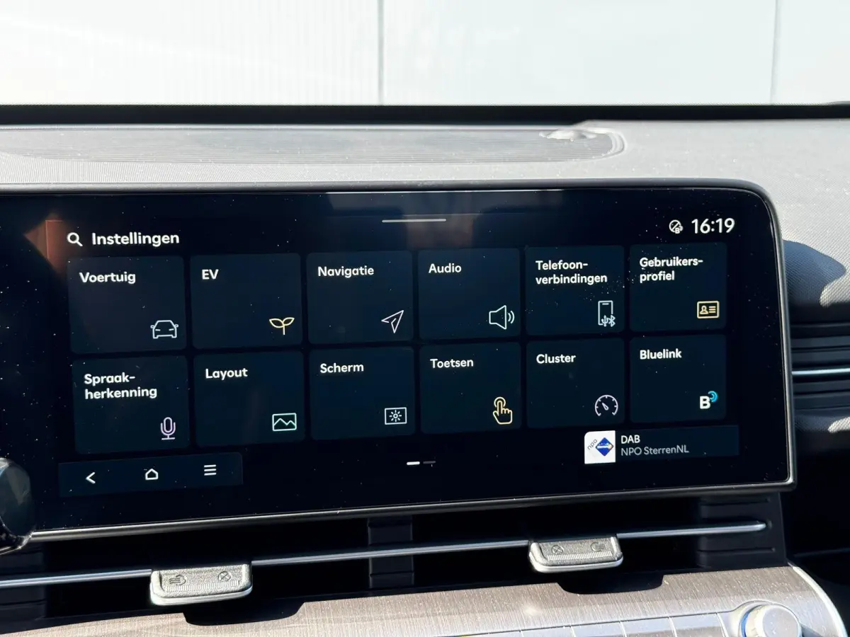 Comfort 64.8 kWh / 4000 Voordeel / Achteruitrijcamera / Dynamische Navigatie / Adaptive Cruise Control / Climate Control / Lichtmetalen Velgen /
