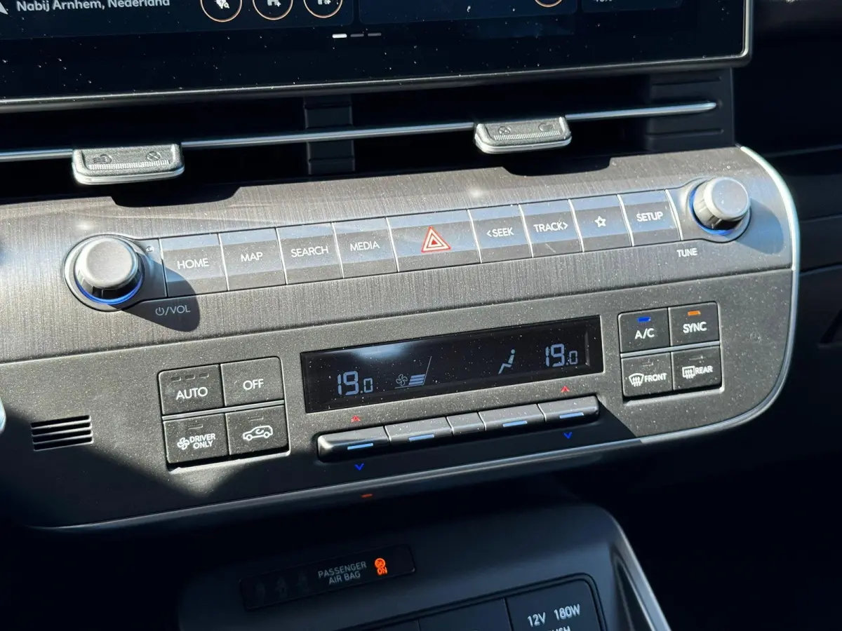 Comfort 64.8 kWh / 4000 Voordeel / Achteruitrijcamera / Dynamische Navigatie / Adaptive Cruise Control / Climate Control / Lichtmetalen Velgen /