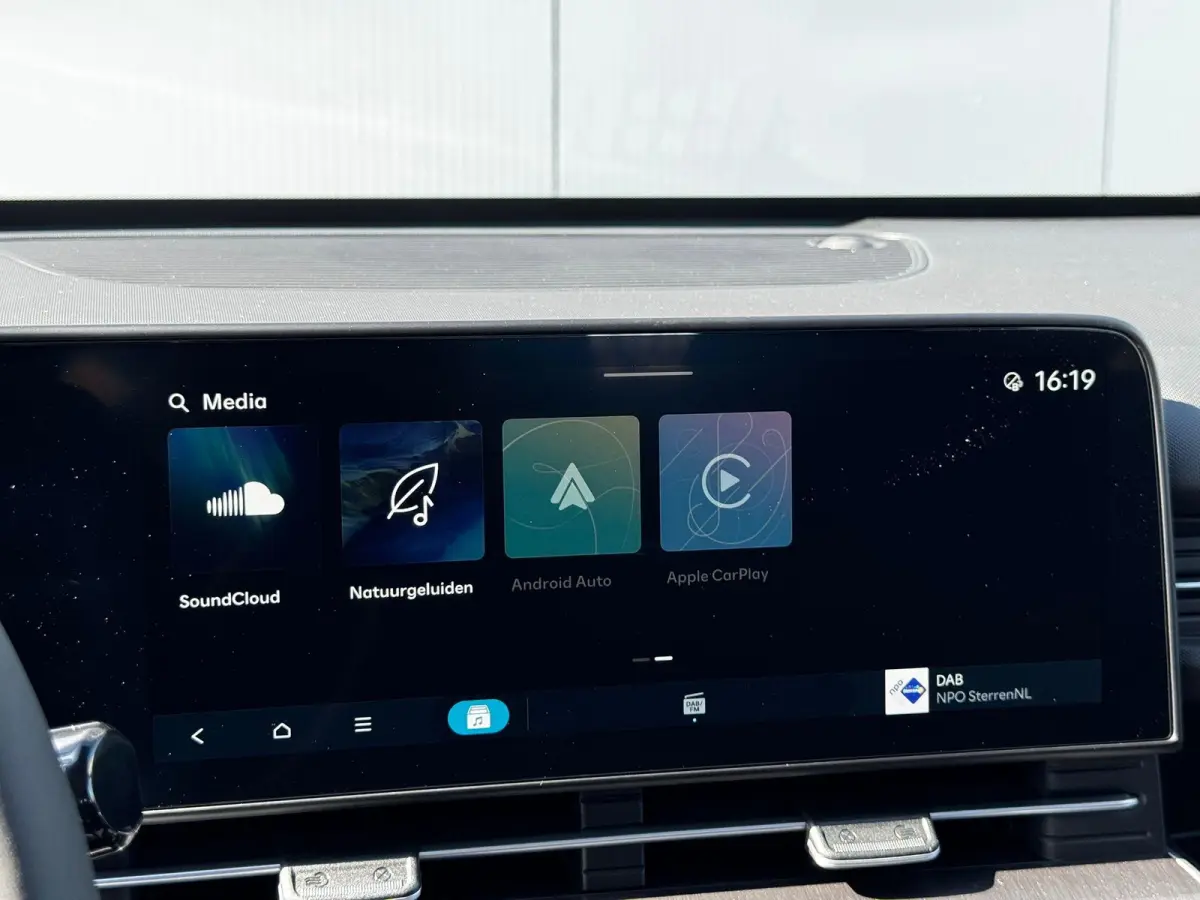 Comfort 64.8 kWh / 4000 Voordeel / Achteruitrijcamera / Dynamische Navigatie / Adaptive Cruise Control / Climate Control / Lichtmetalen Velgen /