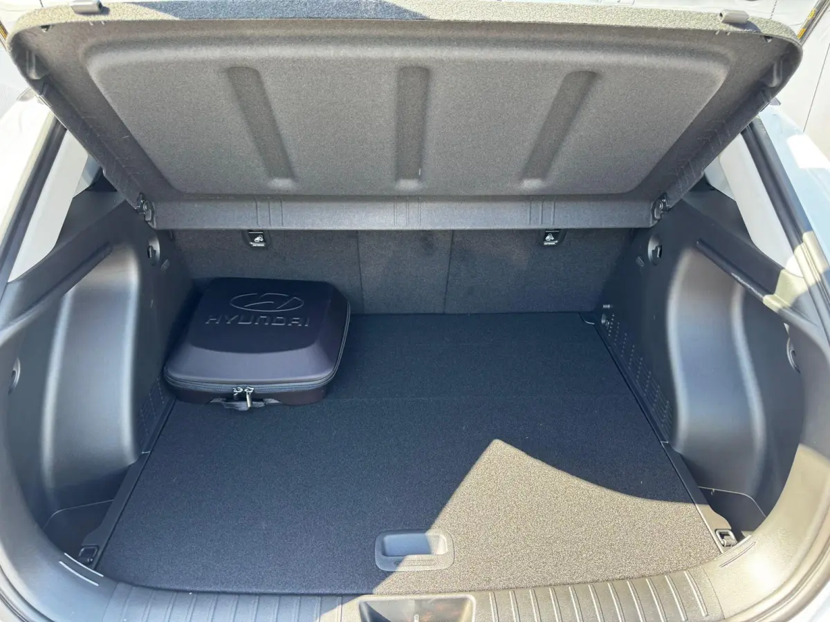 Comfort 64.8 kWh / 4000 Voordeel / Achteruitrijcamera / Dynamische Navigatie / Adaptive Cruise Control / Climate Control / Lichtmetalen Velgen /
