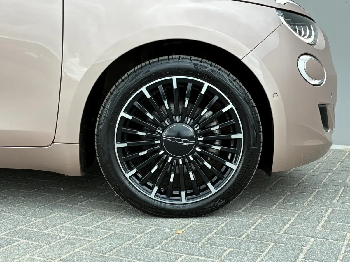 La Prima 42 kWh / SOH 94% / Apple Carplay/Android Auto / Achteruitrijcamera / Adaptieve Cruise Control / Lichtmetalen Velgen 17" / Navigatie / 3-fase / Snelladen /