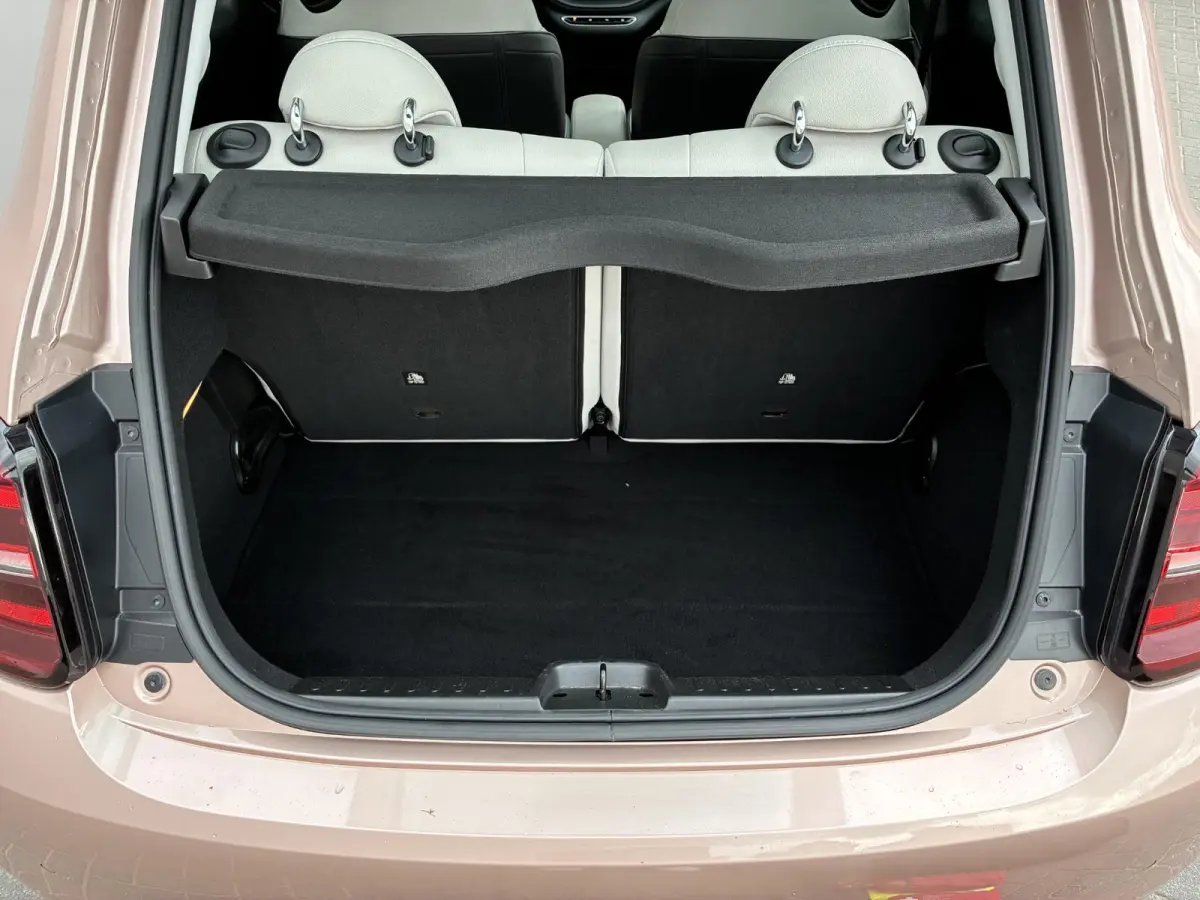 La Prima 42 kWh / SOH 94% / Apple Carplay/Android Auto / Achteruitrijcamera / Adaptieve Cruise Control / Lichtmetalen Velgen 17" / Navigatie / 3-fase / Snelladen /