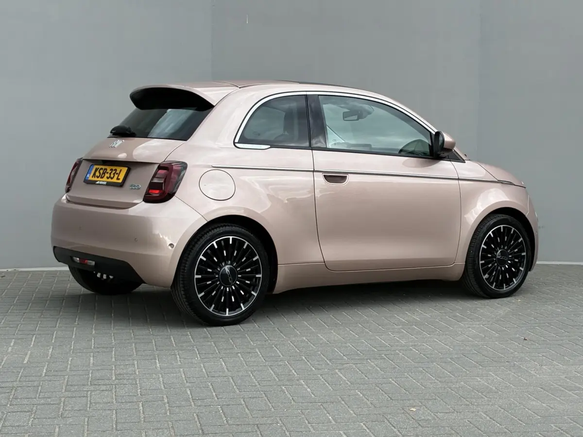 La Prima 42 kWh / SOH 94% / Apple Carplay/Android Auto / Achteruitrijcamera / Adaptieve Cruise Control / Lichtmetalen Velgen 17" / Navigatie / 3-fase / Snelladen /