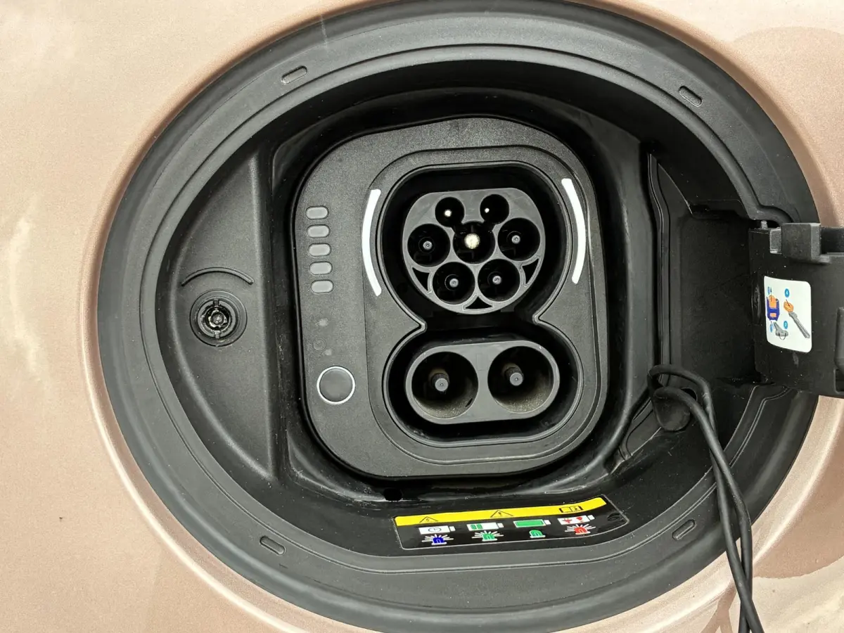 La Prima 42 kWh / SOH 94% / Apple Carplay/Android Auto / Achteruitrijcamera / Adaptieve Cruise Control / Lichtmetalen Velgen 17" / Navigatie / 3-fase / Snelladen /