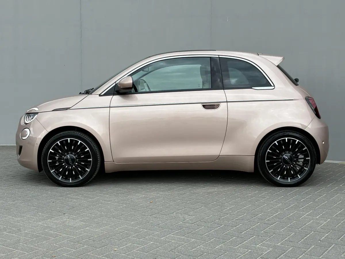 La Prima 42 kWh / SOH 94% / Apple Carplay/Android Auto / Achteruitrijcamera / Adaptieve Cruise Control / Lichtmetalen Velgen 17" / Navigatie / 3-fase / Snelladen /