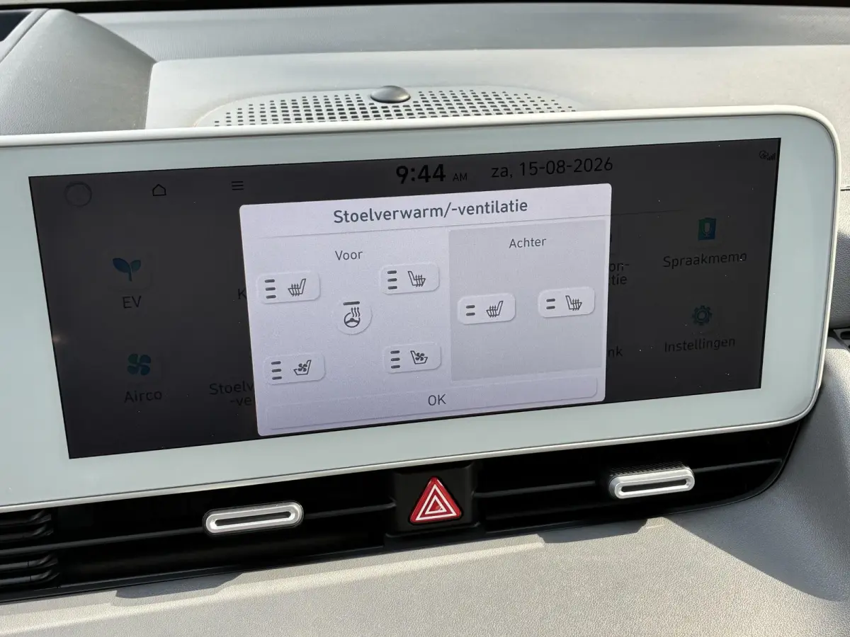 Lounge 77.4 kWh / SOH 100% / Fabrieksgarantie tot 12-2027 / CCS snelladen / Head Up Display / Warmtepomp / Trekgewicht 1600 kg / Elektrische achterklep / Stuur- Stoel & Achterbank verwarming