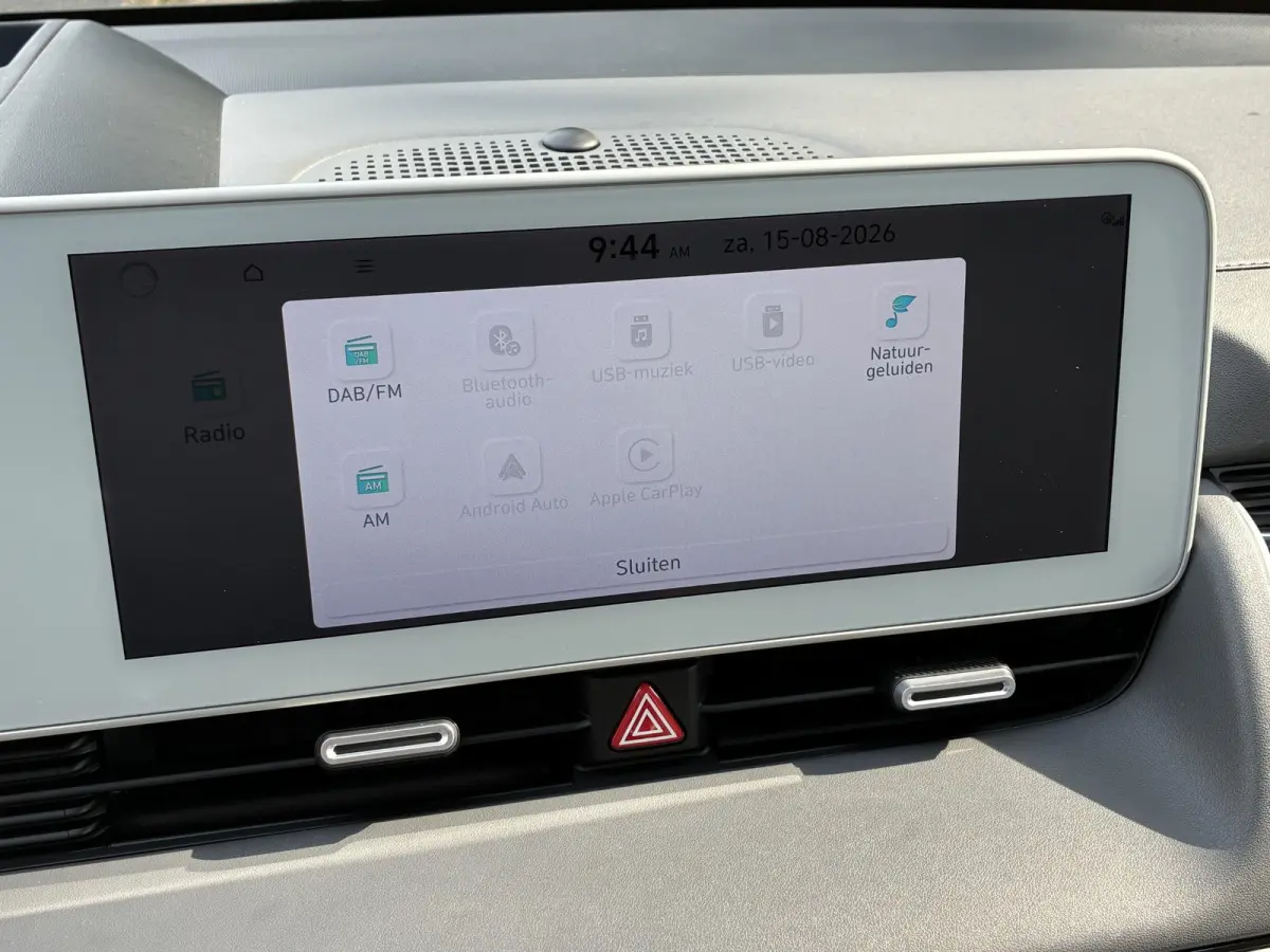 Lounge 77.4 kWh / SOH 100% / Fabrieksgarantie tot 12-2027 / CCS snelladen / Head Up Display / Warmtepomp / Trekgewicht 1600 kg / Elektrische achterklep / Stuur- Stoel & Achterbank verwarming