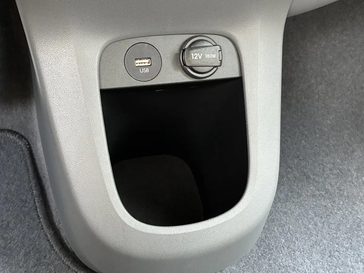 Lounge 77.4 kWh / SOH 100% / Fabrieksgarantie tot 12-2027 / CCS snelladen / Head Up Display / Warmtepomp / Trekgewicht 1600 kg / Elektrische achterklep / Stuur- Stoel & Achterbank verwarming