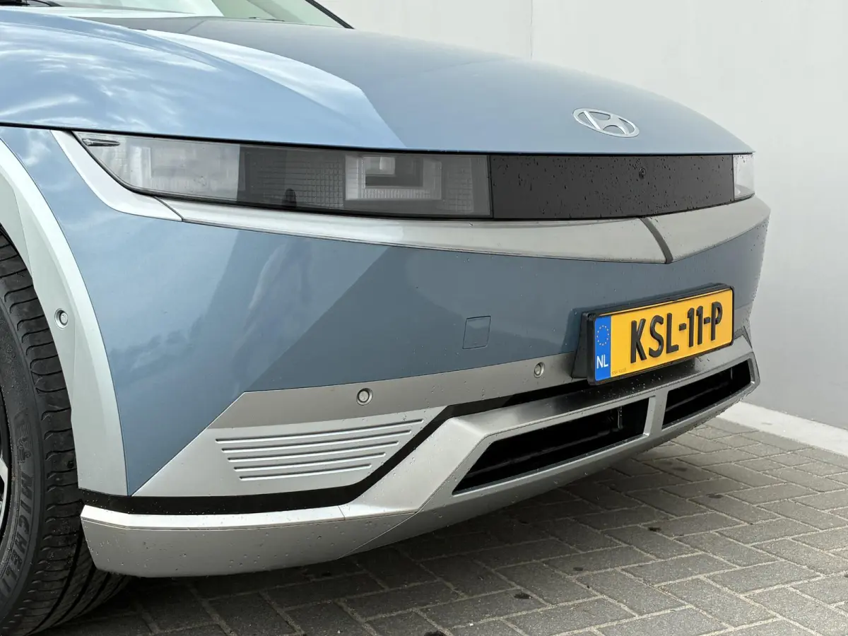 Lounge 77.4 kWh / SOH 100% / Fabrieksgarantie tot 12-2027 / CCS snelladen / Head Up Display / Warmtepomp / Trekgewicht 1600 kg / Elektrische achterklep / Stuur- Stoel & Achterbank verwarming