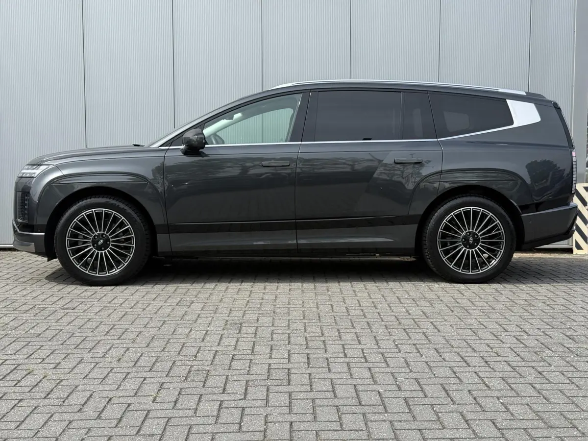 Lounge AWD 6p. 110.3 kWh / 6 persoons / Full option / 21" Lm velgen / Pano dak / Fabrieksgarantie t/m 2031 /