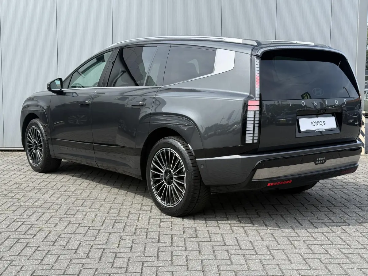 Lounge AWD 6p. 110.3 kWh / 6 persoons / Full option / 21" Lm velgen / Pano dak / Fabrieksgarantie t/m 2031 /