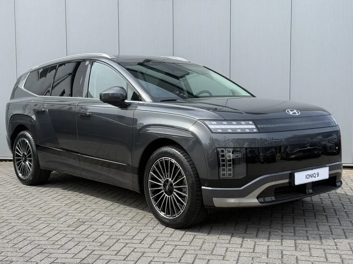 Lounge AWD 6p. 110.3 kWh / 6 persoons / Full option / 21" Lm velgen / Pano dak / Fabrieksgarantie t/m 2031 /