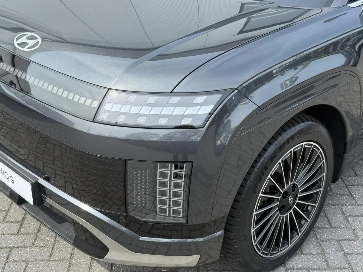 Lounge AWD 6p. 110.3 kWh / 6 persoons / Full option / 21" Lm velgen / Pano dak / Fabrieksgarantie t/m 2031 /
