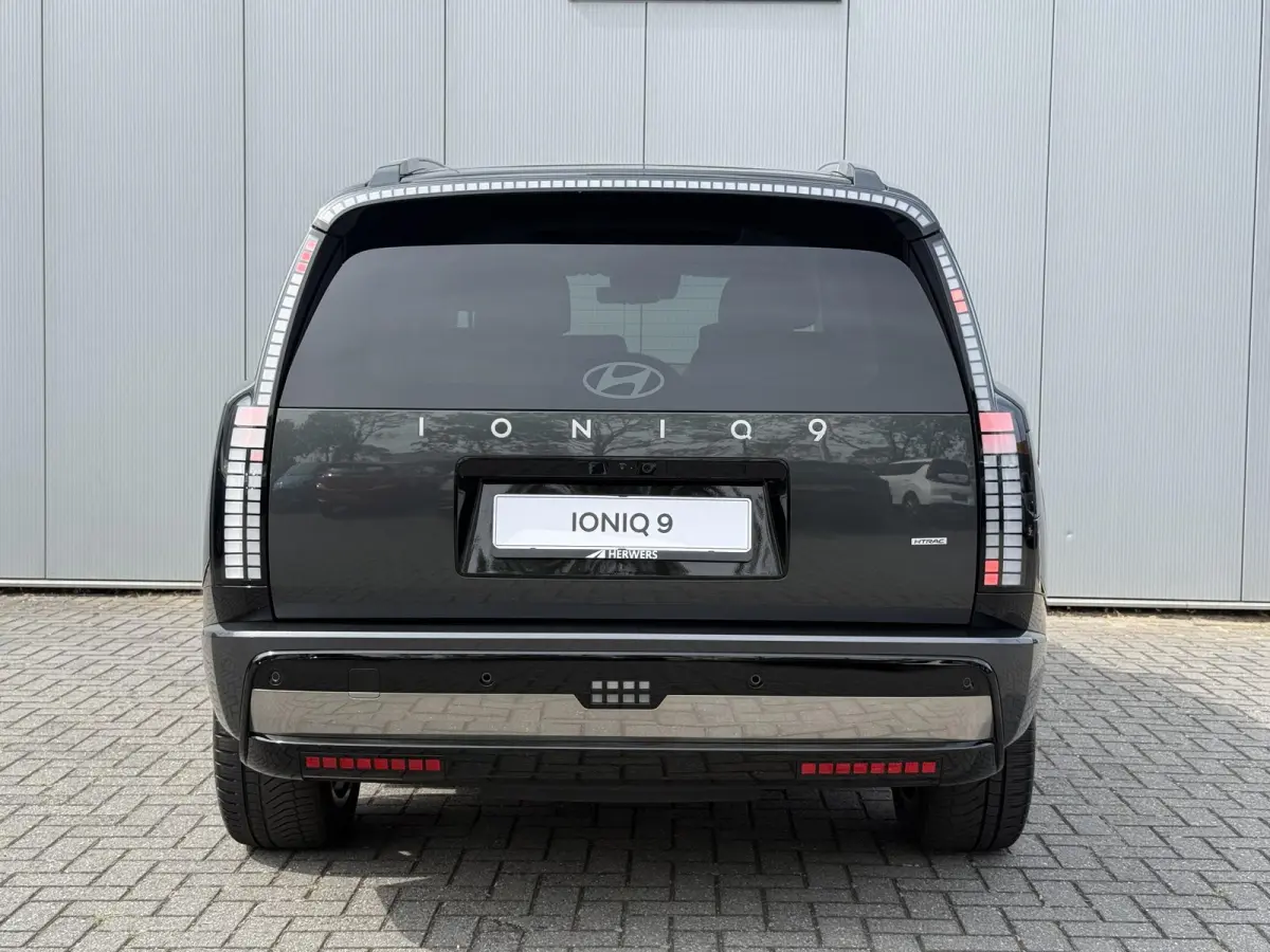 Lounge AWD 6p. 110.3 kWh / 6 persoons / Full option / 21" Lm velgen / Pano dak / Fabrieksgarantie t/m 2031 /