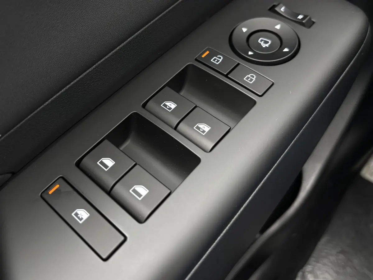 1.6 GDI HEV Comfort Plus / Stoelverwarming voor en achter / Stuurverwarming / Navigatie / Apple Carplay/Android Auto / Stof/Lederen bekleding / Climate Control / Cruis Control Adaptief /