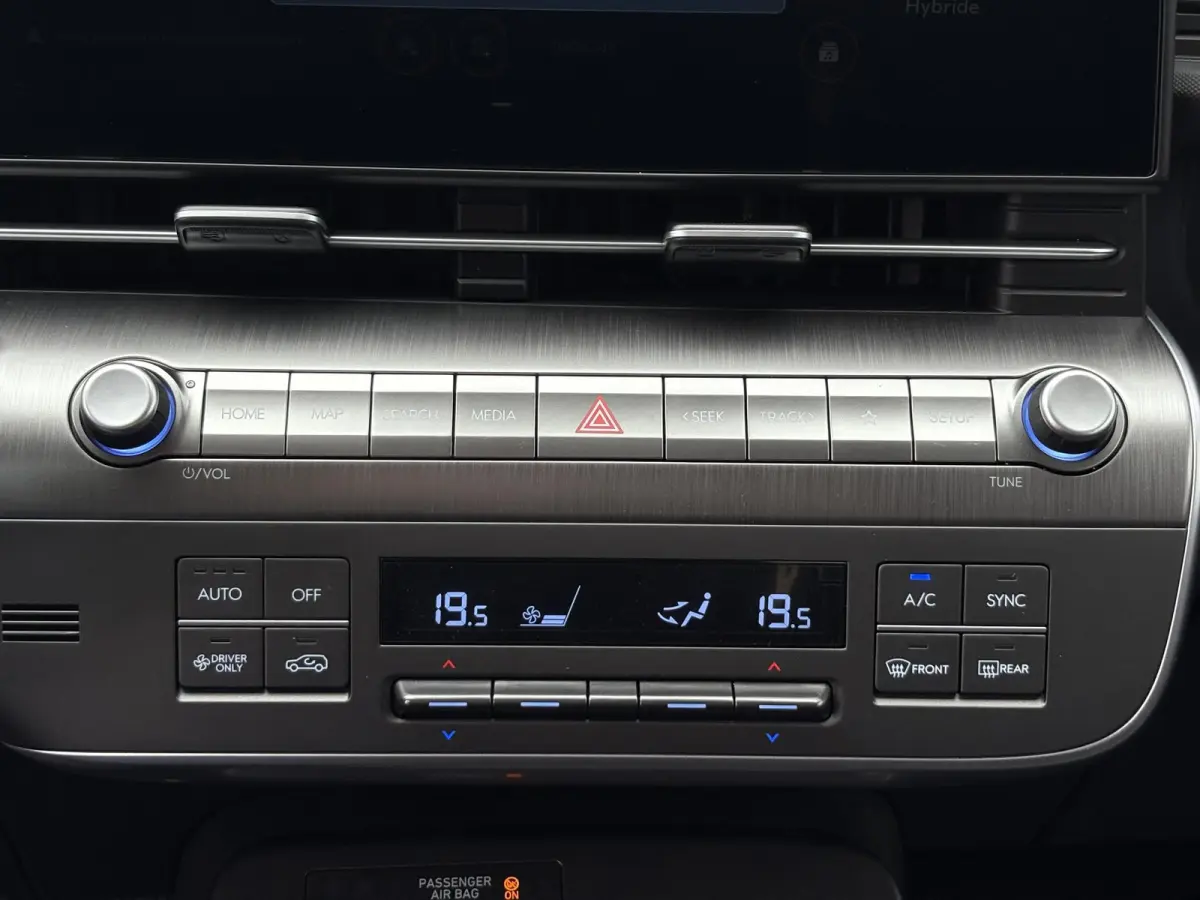 1.6 GDI HEV Comfort Plus / Stoelverwarming voor en achter / Stuurverwarming / Navigatie / Apple Carplay/Android Auto / Stof/Lederen bekleding / Climate Control / Cruis Control Adaptief /