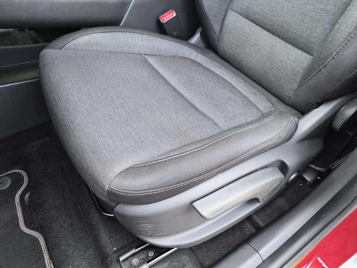 EV Comfort 39 kWh / SOH 100% / 3 fase Laden/ 8 jaar Batterijgarantie/  Fabrieksgarantie tot 02-2027 / Dealer onderhouden / Batterijgarantie tot 02-2030 / WLTP 305 km stad 435 km / CSS snella