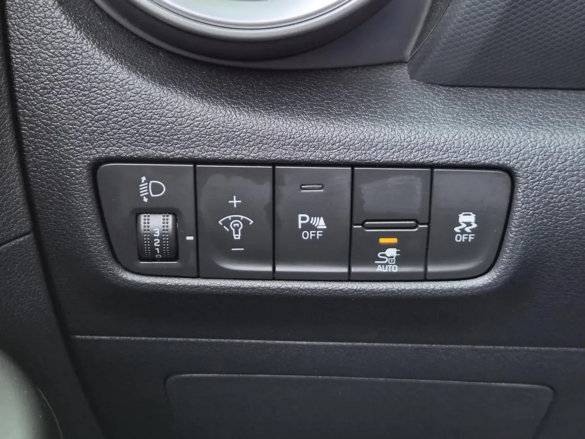 EV Comfort 39 kWh / SOH 100% / 3 fase Laden/ 8 jaar Batterijgarantie/  Fabrieksgarantie tot 02-2027 / Dealer onderhouden / Batterijgarantie tot 02-2030 / WLTP 305 km stad 435 km / CSS snella