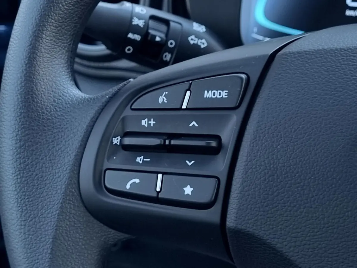 1.0 Comfort / Navigatie / Achteruitrijcamera / Parkeersensoren Achter / Airco / Cruise Control / Snel Leverbaar! /