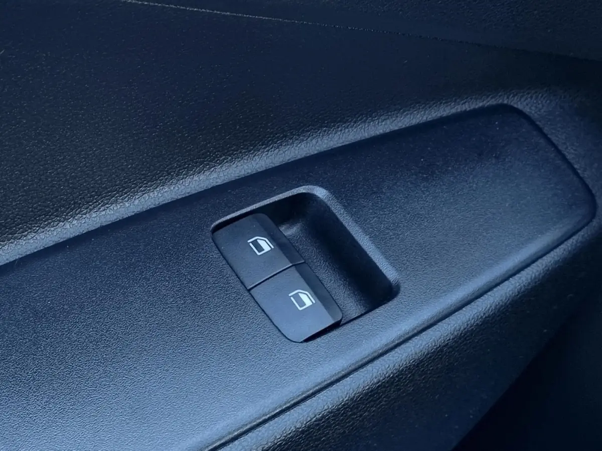 1.0 Comfort / Navigatie / Achteruitrijcamera / Parkeersensoren Achter / Airco / Cruise Control / Snel Leverbaar! /