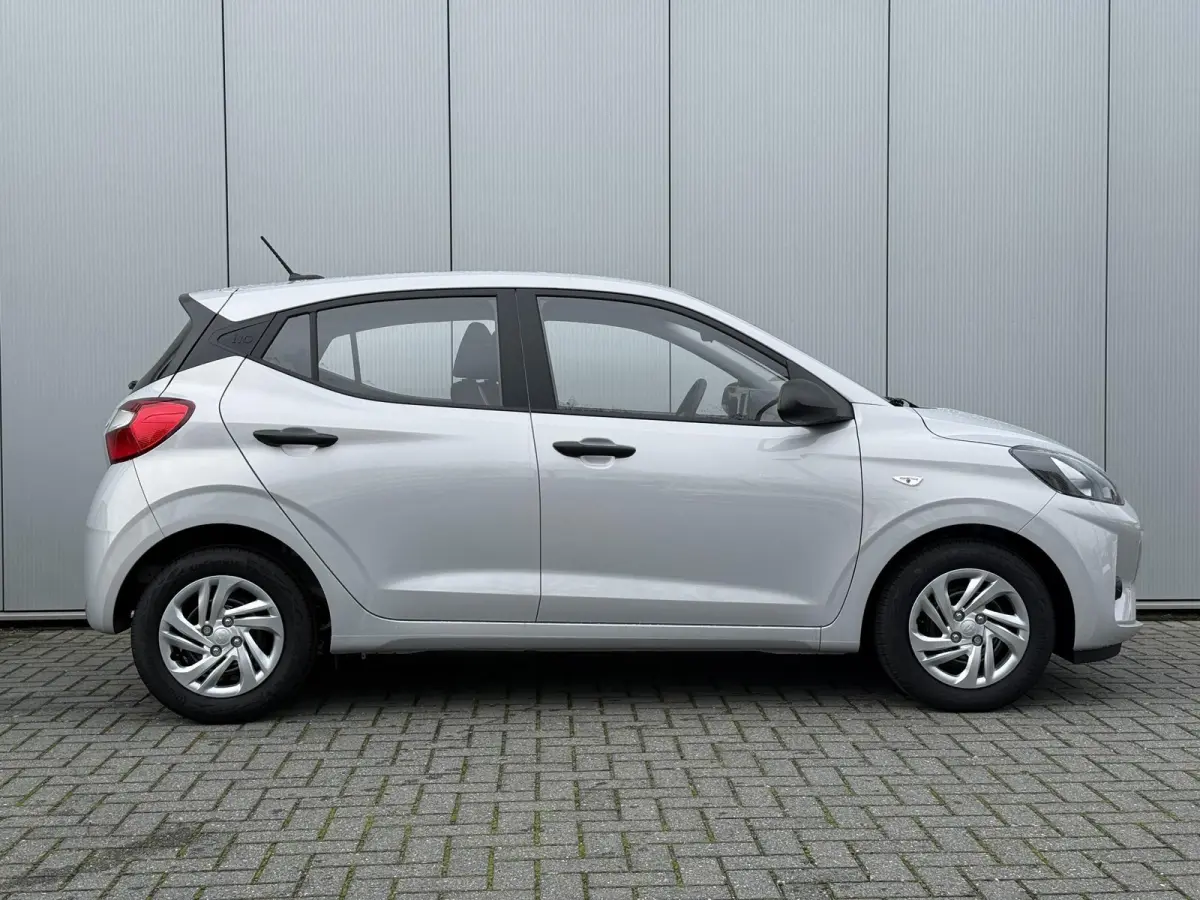 1.0 Comfort / Navigatie / Achteruitrijcamera / Parkeersensoren Achter / Airco / Cruise Control / Snel Leverbaar! /