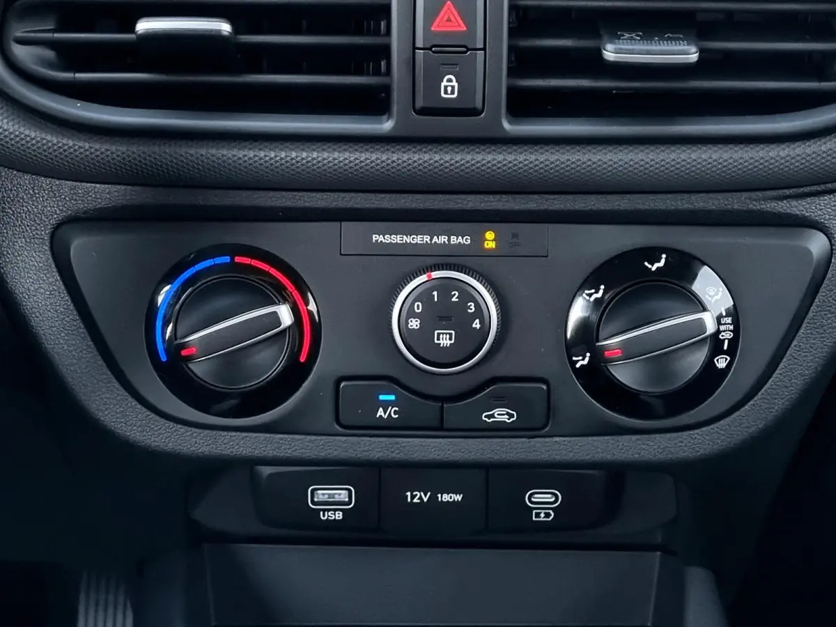1.0 Comfort / Navigatie / Achteruitrijcamera / Parkeersensoren Achter / Airco / Cruise Control / Snel Leverbaar! /