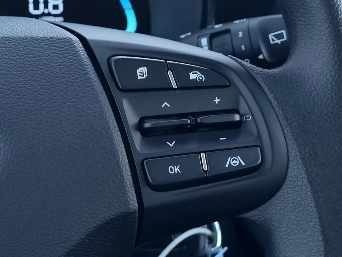 1.0 Comfort / Navigatie / Achteruitrijcamera / Parkeersensoren Achter / Airco / Cruise Control / Snel Leverbaar! /