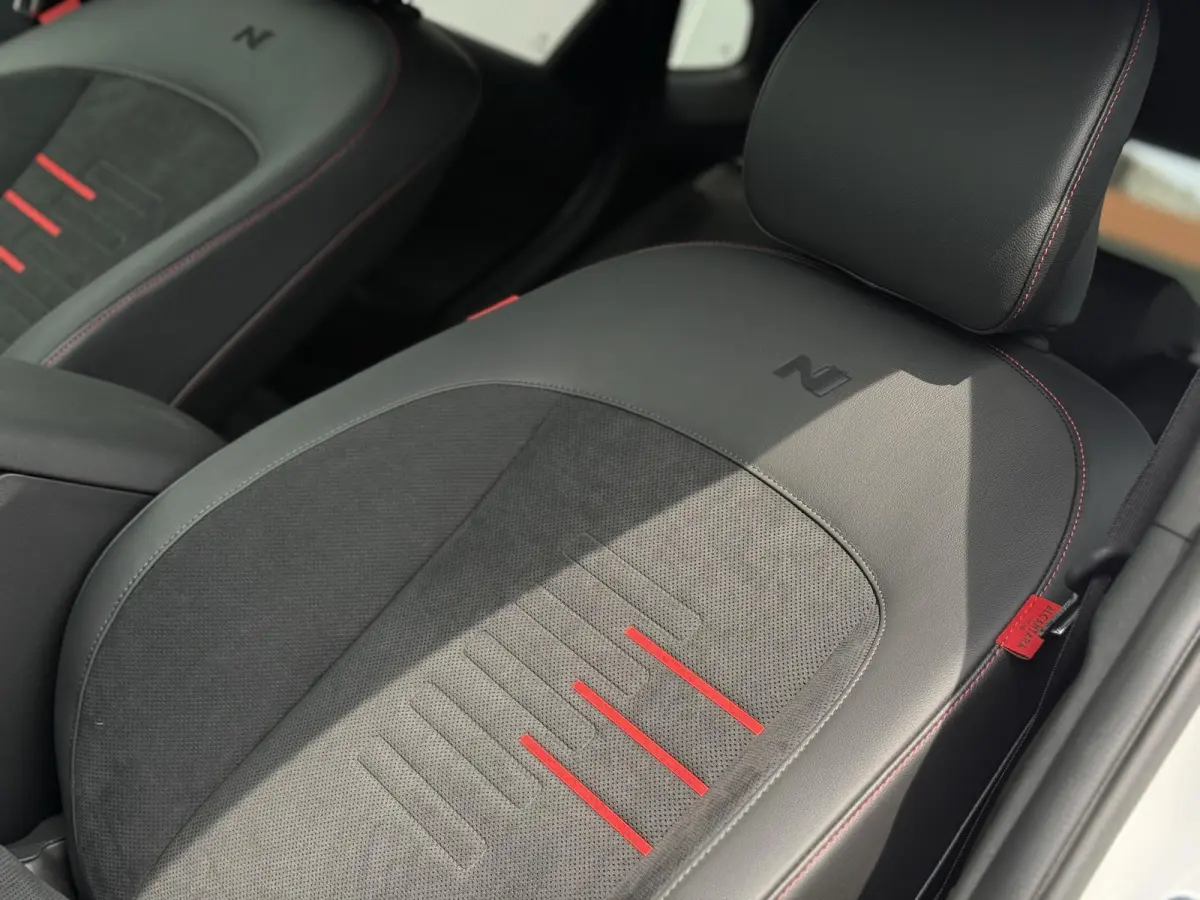 N Line 65.4 kWh / Full Option / Dynamische Routeplanner / Climate Control / Adaptive Cruise Control / 360 Camera / Stoel- & Stuurverwarming / Stoelverkoeling / Snel Leverbaar! /