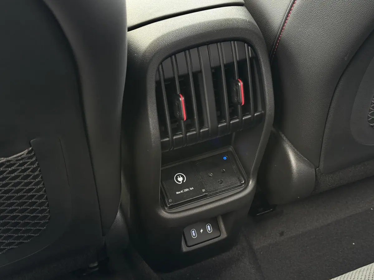 N Line 65.4 kWh / Full Option / Dynamische Routeplanner / Climate Control / Adaptive Cruise Control / 360 Camera / Stoel- & Stuurverwarming / Stoelverkoeling / Snel Leverbaar! /