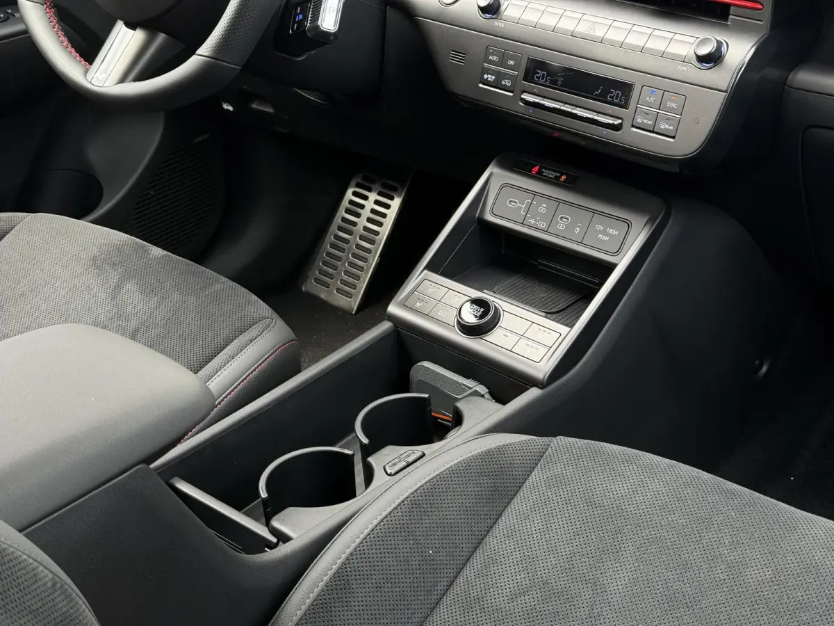 N Line 65.4 kWh / Full Option / Dynamische Routeplanner / Climate Control / Adaptive Cruise Control / 360 Camera / Stoel- & Stuurverwarming / Stoelverkoeling / Snel Leverbaar! /