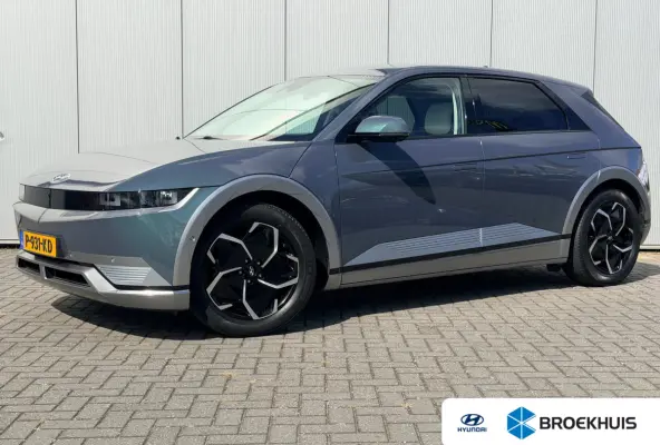Lounge 58 kWh / NL Auto / Wit Leder / Dynamische Navigatie / 360 Camera / Memory Seat / Stoelverkoeling / Stoelverwarming Voor + Achter / Stuurverwarming / | Achterbank in delen neerklapbaar