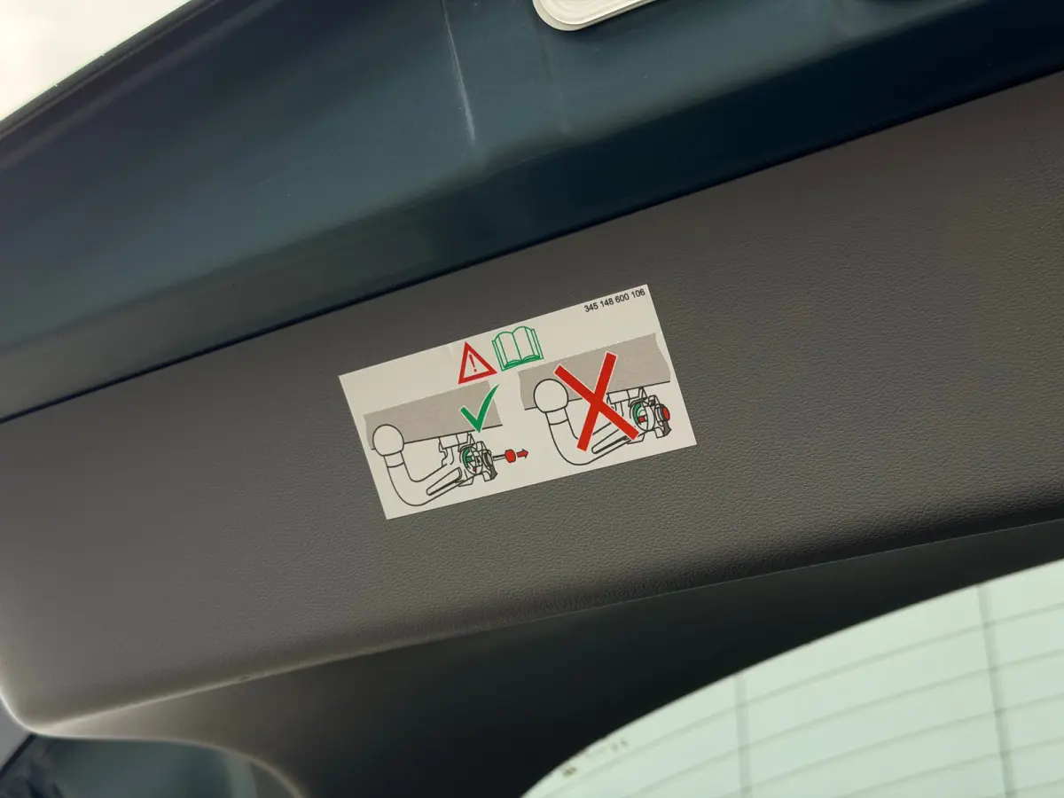 Lounge 58 kWh / NL Auto / Wit Leder / Dynamische Navigatie / 360 Camera / Memory Seat / Stoelverkoeling / Stoelverwarming Voor + Achter / Stuurverwarming / | Achterbank in delen neerklapbaar