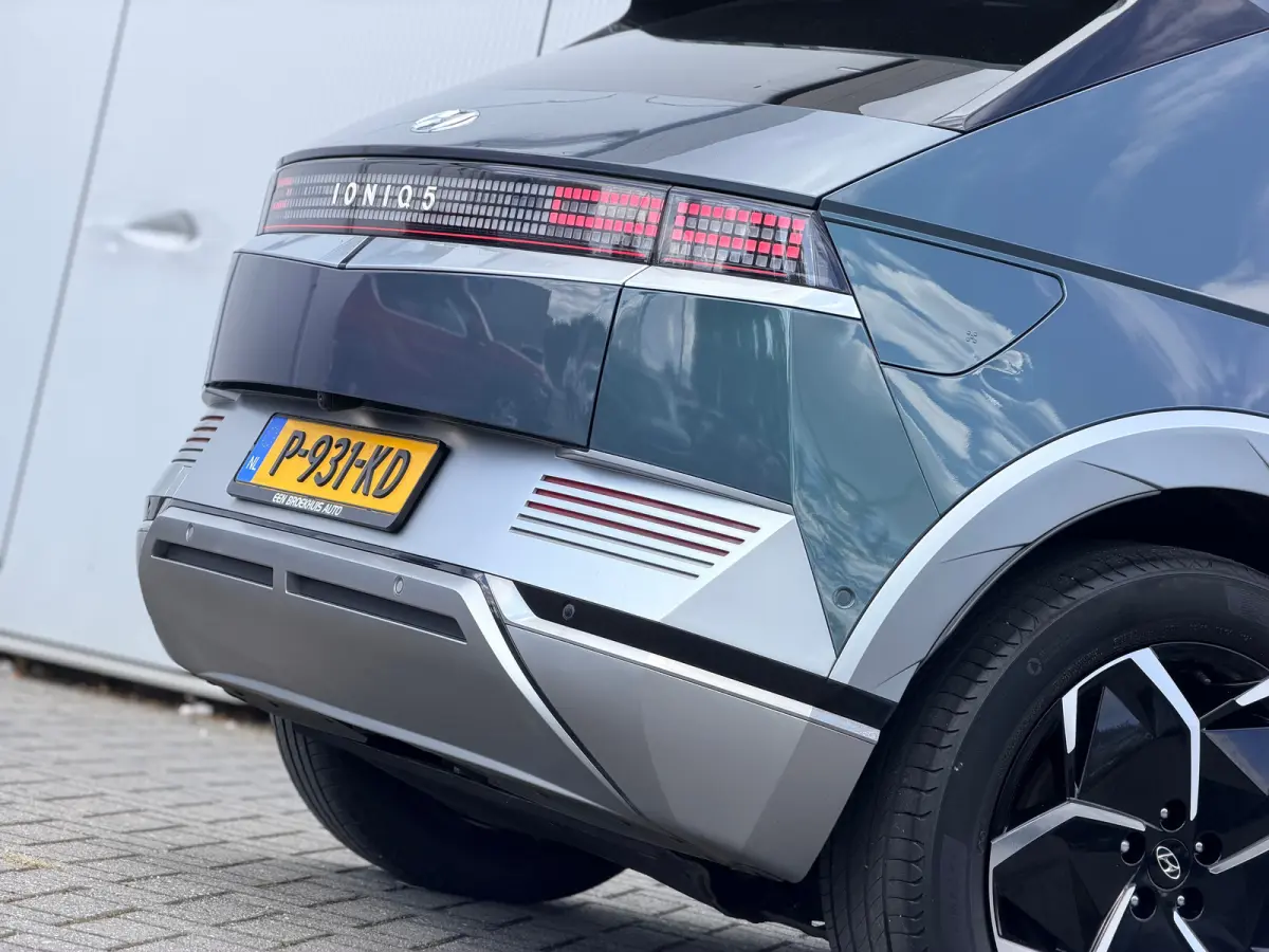 Lounge 58 kWh / NL Auto / Wit Leder / Dynamische Navigatie / 360 Camera / Memory Seat / Stoelverkoeling / Stoelverwarming Voor + Achter / Stuurverwarming / | Achterbank in delen neerklapbaar