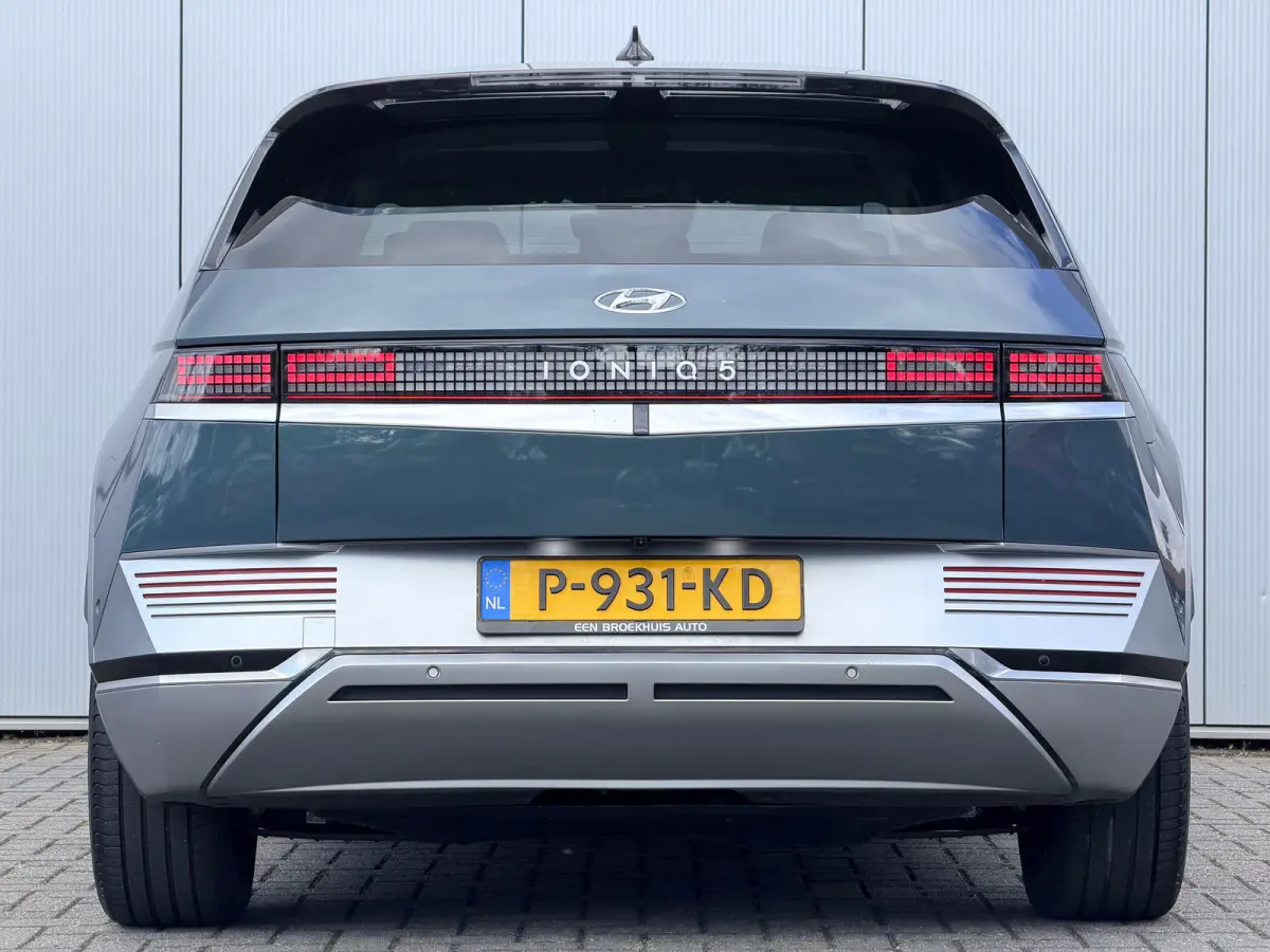 Lounge 58 kWh / NL Auto / Wit Leder / Dynamische Navigatie / 360 Camera / Memory Seat / Stoelverkoeling / Stoelverwarming Voor + Achter / Stuurverwarming / | Achterbank in delen neerklapbaar