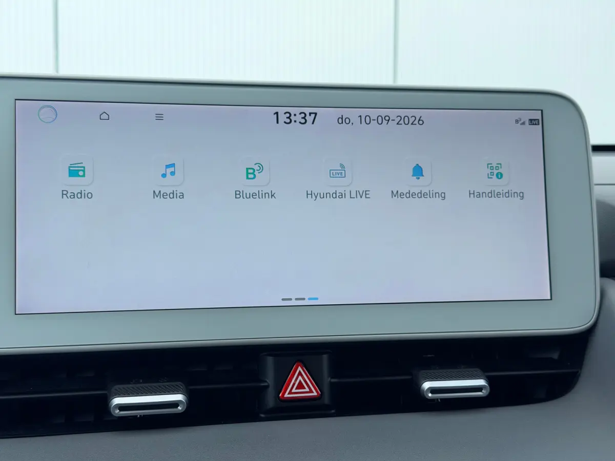 Lounge 58 kWh / NL Auto / Wit Leder / Dynamische Navigatie / 360 Camera / Memory Seat / Stoelverkoeling / Stoelverwarming Voor + Achter / Stuurverwarming / | Achterbank in delen neerklapbaar