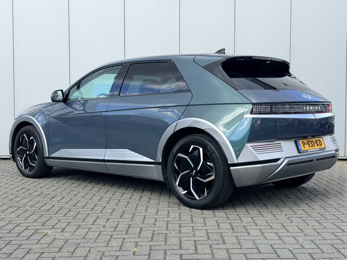 Lounge 58 kWh / NL Auto / Wit Leder / Dynamische Navigatie / 360 Camera / Memory Seat / Stoelverkoeling / Stoelverwarming Voor + Achter / Stuurverwarming / | Achterbank in delen neerklapbaar