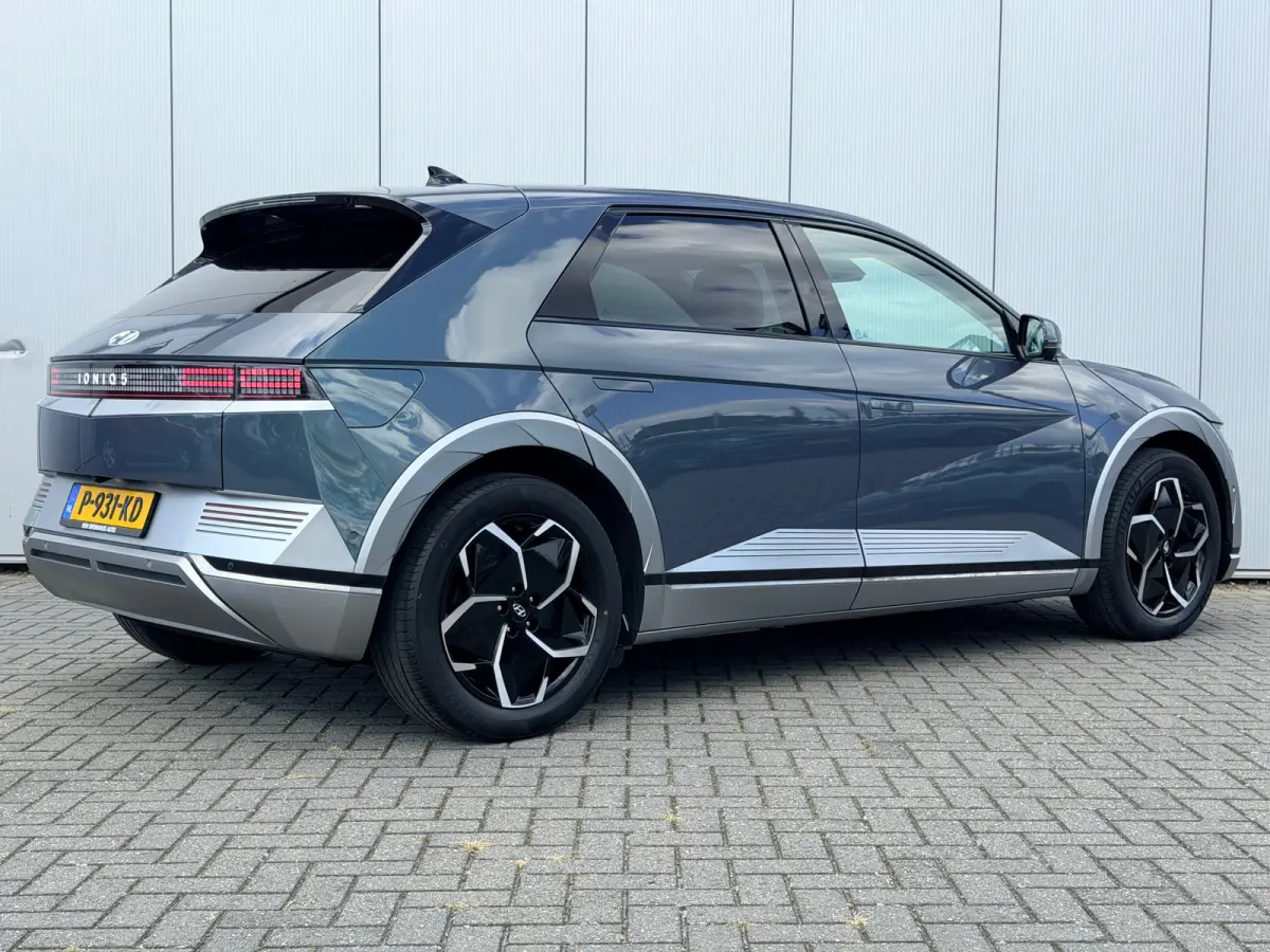 Lounge 58 kWh / NL Auto / Wit Leder / Dynamische Navigatie / 360 Camera / Memory Seat / Stoelverkoeling / Stoelverwarming Voor + Achter / Stuurverwarming / | Achterbank in delen neerklapbaar